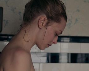 Amanda Seyfried, Natalia Dyer â Things Heard & Seen (2021) Celebs Nude Scene