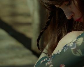 Penelope Tsilika, Michele Valley sexy - Kala azar (2020)