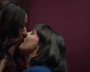 Roser Tapias sexy, Paula Malia, Julia Lara sexy - L'última nit del karaoke s01 (2021) Hot TV Show scenes