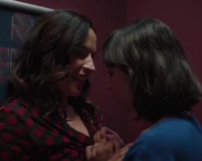 Roser Tapias sexy, Paula Malia, Julia Lara sexy - L'última nit del karaoke s01 (2021) Hot TV Show scenes