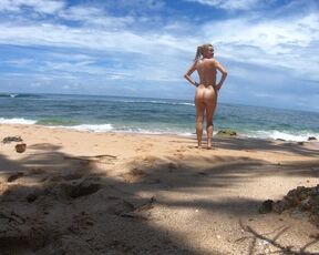 I'm bare on a sandy beach in the Indian Ocean