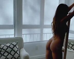 Sensuality in front of the mirror