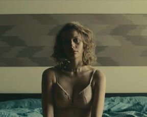 Gizem Emre sexy, Barbara Auer hot, Luise Hart, Emilie Neumeister nackte. Am Ende - Die Macht der Kränkung s02e03-06 (2023) Hottest Episodes Sex Scenes