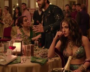 Sara Ali Khan Sex. Murder Mubarak (2024) Hot scenes