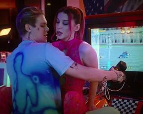 Magdalena Wieczorek sexy - Zadra (2022)