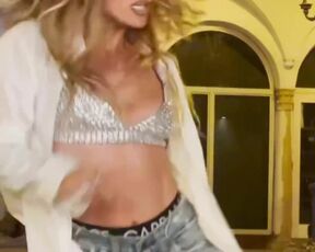 Jennifer Lopez Hot Sexy Dance. Leaked Video (2024)