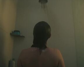 Emily Cox nude - Unsichtbarer Angreifer (2024)