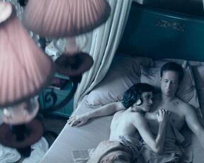 Lili Epply, Lize Feryn nackte - Legacy s01e08 (2023) German TV lusty scenes