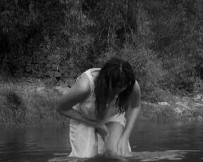 Ines Mariana Moitas - Corrente (2008) topless movie scene