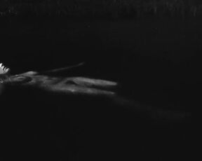Ines Mariana Moitas - Corrente (2008) topless movie scene