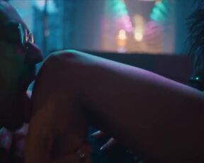 Party Sex Scene Luana Piovani nude, Vera Kolodzig sexy, Júlia Palha hot - O Clube s05e04 (2024)
