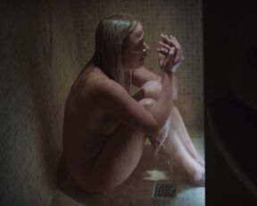 Laura Sepul naked - Ennemi public s01e10 (2016) Bath scene