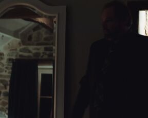 Laura Sepul naked - Ennemi public s01e10 (2016) Bath scene