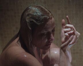 Laura Sepul naked - Ennemi public s01e10 (2016) Bath scene