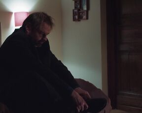 Laura Sepul naked - Ennemi public s01e10 (2016) Bath scene