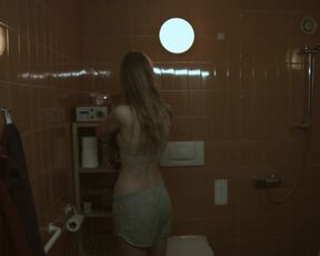 Dorte Limkilde nude - Kysset (2015) TOPLESS