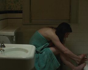 Thomasin McKenzie sexy, Anne Hathaway hot - Eileen (2023)