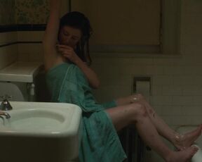 Thomasin McKenzie sexy, Anne Hathaway hot - Eileen (2023)