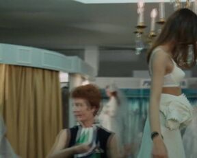 Anicée Alvina topless - Les grands sentiments font les bons gueuletons (1973) Classic erotic Scene