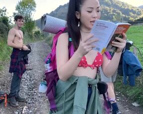 Songa Park sexy - Caminantes s01e01 (2020)