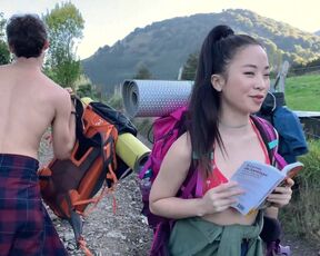 Songa Park sexy - Caminantes s01e01 (2020)