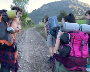 Songa Park sexy - Caminantes s01e01 (2020)