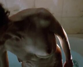 Alba Rohrwacher topless - La solitudine dei numeri primi (2010) Bath Scene