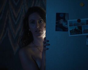 Roxane Fomberteau nude - Comme par magie (2023)