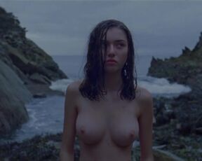 Léonie Dahan-Lamort topless in L'Île et le continent (2020)
