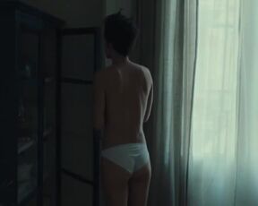 Júlia Gibert sexy, Anna Alarcón, Berta Galo, Alícia Falcó hot - Ser o no Ser (2023) Hot Scenes of Seasons 1-2