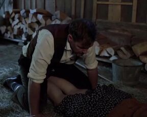 Nynna Leene sexy - Pour l'amour de Jeanne (2022) dressed sex scene