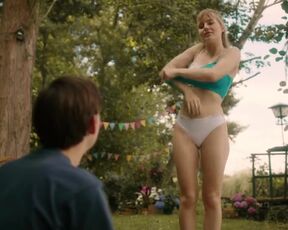 Louise Sophie Arnold sexy - Käthe und ich s05e02 (2024) hot video