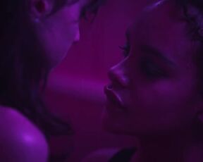 Lesbian Scene Léonie Dahan-Lamort topless - Nudes s01e05 (2024)