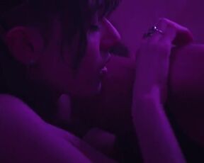 Lesbian Scene Léonie Dahan-Lamort topless - Nudes s01e05 (2024)
