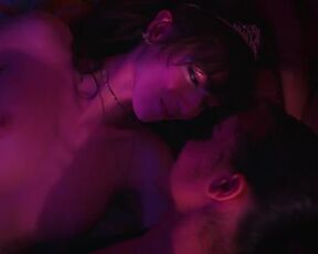 Lesbian Scene Léonie Dahan-Lamort topless - Nudes s01e05 (2024)