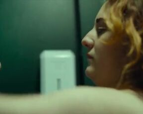 Maryne Cayon nude - Tant que je marcherai (2024)