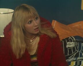 Paula Moore – Pas de problème! (1975) classic topless scene