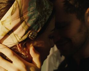 Sex Scene Kenza Fortas hot, Zahia Dehar sexy - L'air de la mer rend libre (2023)