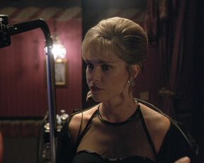 Linda Hoffman, Christa Sauls - The Dentist (1996) Topless Celebs