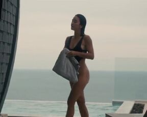 Cassandra Naud, Emily Tennant, Sara Canning - Influencer (2022) Hot bikini & Nude Sex movie scenes