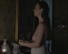 Nude photo shoot Stella Icard naked - Le miracle des roses (2024)