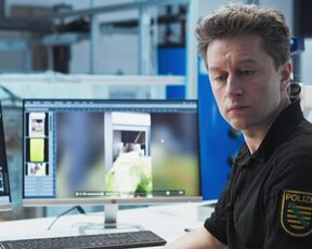 Sophie von Kessel not nudity scene - Erzgebirgskrimi (2022)s01e06