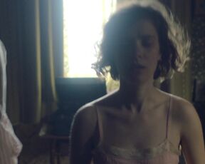 Liv Lisa Fries sexy - BB (2022) s04-e02