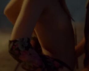 Manon Tabet - Dans l'ombre des dunes (2022) nudity episode