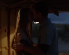 Manon Tabet - Dans l'ombre des dunes (2022) nudity episode