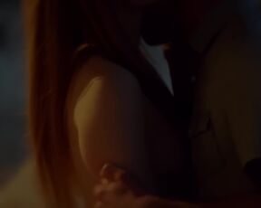 Manon Tabet - Dans l'ombre des dunes (2022) nudity episode