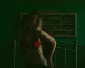 Beatriz Batarda topless - Lusty Yarmouth Provisional Figures (2022) sexy scene