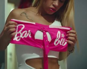 Cara Delevingne hot, Diana Monsalve nude - Planet Sex with Cara Delevingne s01e01e02e06 (2022) sexy models scenes