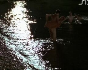 Janina Elkin, Nikola Kastner - Kussen verboten, baggern erlaubt (2003) topless scenes