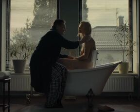 Vanessa Aleksander, Malgorzata Foremniak topless – Krew s01e01e02e06 (2023)